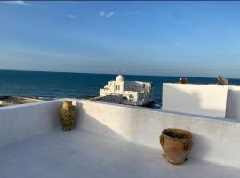 4 appartements a la Marsa plage Pieds dans l'eau，位于Dar Salah Bey的宠物友好酒店