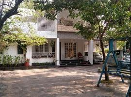 2 AC Room in KUTHUPARAMBA，位于Kottayam的酒店