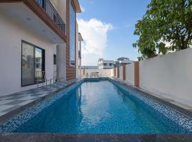 ll EMPYREAN STAY ll LUXE ll MI CASA ll 4BHK ll AC ll POOL ll TT ll POOL TABLE ll，位于罗纳瓦拉的酒店