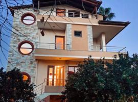 Triena Rooms，位于费里的酒店