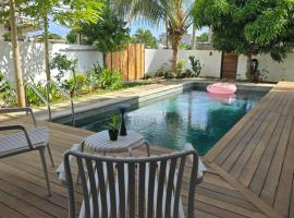 Carlos Villa Poolside，位于塔马兰的酒店