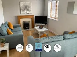 Modern 2-Bedroom Flat By Escape & Estates Short Lets & Serviced Accommodation Oldbury With Free Parking