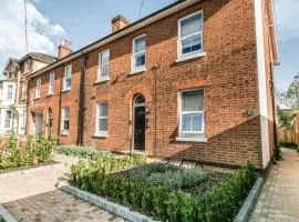 Flat 14 Helena House 1-Bed Sleeps 3 Parking