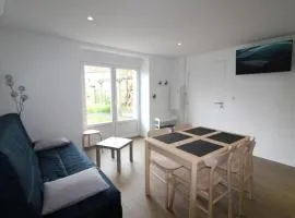Gîtes La Source du Rey avec terrasse et jardin
