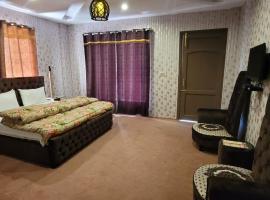 Sky Touch Hotel and Resort，位于纳兰恩的酒店