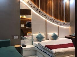 MATHURA HOTEL GURUVAYUR - DHAM Near Mathura Juction and Temple - Free Public Parking and Wifi Facilities - Air Conditioning Luxury Room - A Top Rated Four Star Hotel，位于马图拉的酒店
