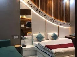 MATHURA HOTEL GURUVAYUR - DHAM Near Mathura Juction and Temple - Free Public Parking and Wifi Facilities - Air Conditioning Luxury Room - A Top Rated Four Star Hotel