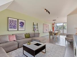 Ruim 3 slaapkamer appartement met parking nabij NATO，位于Machelen的酒店