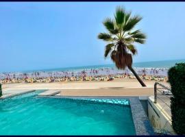 Front-Sea-View HOTEL TBS Near Jagannath Temple -SWIMMING POOL Restaurant- Lift and Parking Facilities - Fully Air Conditioning Hotel - A Top Rated Luxuary Hotel，位于普里的酒店