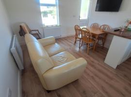 Limerick Cottage on the Wild Atlantic Way，位于Creeves的宠物友好酒店