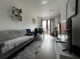 Grosvenor Rd - 2-Bedrooms - Sleeps 5 - Parking