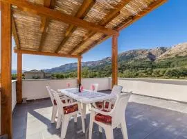 Dvosobni apartman u kući s bazenom, 1 kat