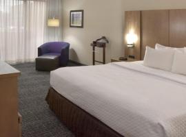 Crowne Plaza Cleveland Airport，位于米德尔堡海茨的酒店