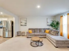 Sunlit Milford Townhome Less Than 2 Mi to Riverwalk!