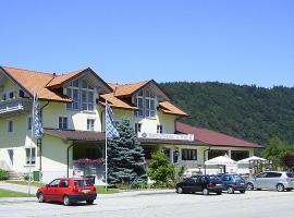 苏尔波斯特加斯特霍夫酒店，位于埃劳的带停车场的酒店