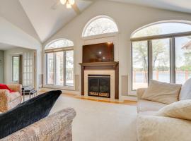 Spacious Lakefront New Auburn Home with Sunroom，位于Chetek的酒店
