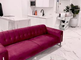 Appartement avec balcon proche du port Saint-Raphaël，位于圣拉斐尔的酒店