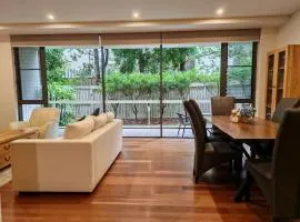 3BR APT in heart of Lindfield