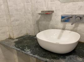 SPOT ON Hotel Kuber，位于Sasarām的酒店