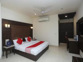 Hotel O ROYAL KING HOTEL，位于密拉特的酒店