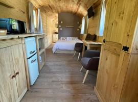 Les Roulottes des Bois d'Ormes，位于Bessey-en-Chaume的酒店