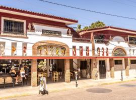 5 Frogs Hotel Bucerias，位于布塞里亚斯的酒店