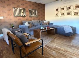 Charming Wine Country Coop Retreat，位于Creston的酒店