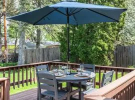 Sleeps 6 Walk to Lambeau Resch Dog-Friendly