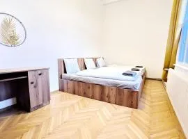 Spacious Rooms - 15 Min from Airport & City Center, 5 Min from Vienna Main-Bus Station EZ9