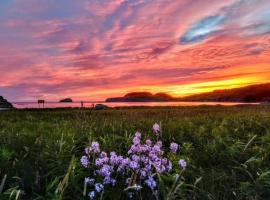 Red Sunset Cottage in Twillingate，位于特威林盖特的酒店