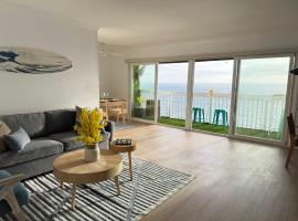 Redondo Oceanfront Gem 2BR BA Balcony & Parking 335，位于雷东多海滩的酒店