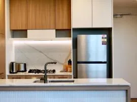 Modern Living - 2BR 2Bath Stay