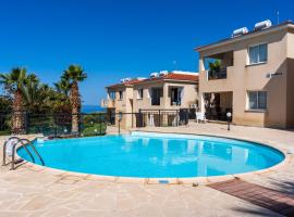 Tala Retreat 2 bedrooms and 2 bathrooms with pools，位于Tala的酒店