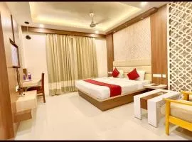 HOTEL KUVER # PALACE Near Sea Beach - Jagannath temple - Restaurant and Lift Facilities - Fully Air Conditioning Hotel - A Top Rated Hotel