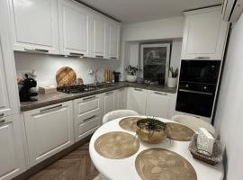 Romina b&b，位于Hîrşova的酒店