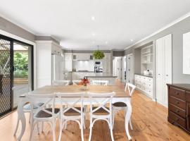 The Gathering House Sleeps 18，位于Drysdale的酒店