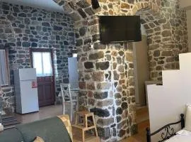 Lithos Family Apartment