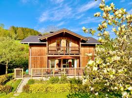 Chalet Attersee - ganzes Ferienhaus, Seeblick, Kamin, Sauna，位于阿特湖畔努斯多夫的酒店