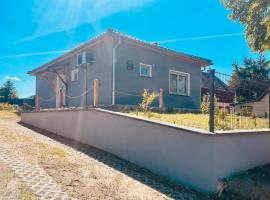 Zur Schwalbe，位于Melzow的带热水浴缸的酒店