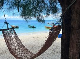 Fauna Beach Chalet Pulau Perhentian，位于Perhentian Island的酒店