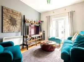 Lovely Harbourside Apartment with Free Parking