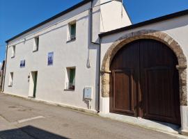 La Casa Vecchia，位于Nuraminis的酒店