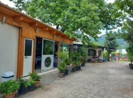 Guest House Natura Komani Lake，位于Koman的酒店