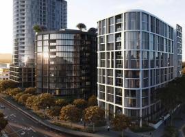 Brand new 1B apartment in Woden near Hospital Westfield and pool gym，位于Phillip的酒店