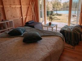 Aimasas Kempings，位于Lielie Unguri的宠物友好酒店