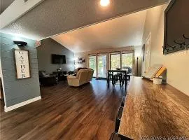 No Putts Given. Cozy home on Par 4, free Golf Cart and Pool access