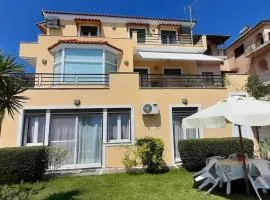 OYRANIA -Μαυροβούνι Γυθείου- Σπίτι με θέα