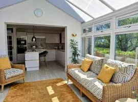 Modern townhouse with easy access to London