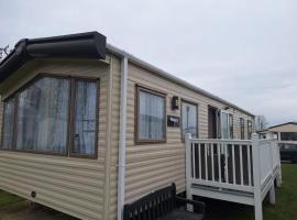 Lunas Seaside Haven，位于Corton的酒店