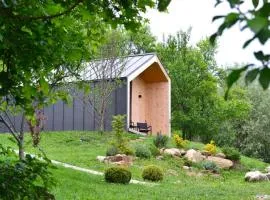 Tinutul Luanei Village